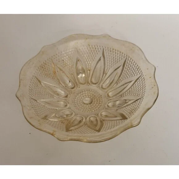 Vintage Pressed Glass Dish – 6” Clear Sunburst Pattern Scalloped Edge Bowl - Picture 3 of 7